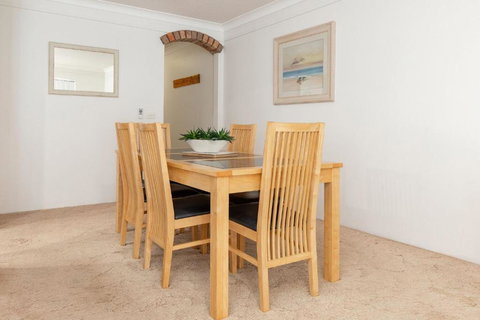 Renas Court 2 - Accommodation Cairns 3