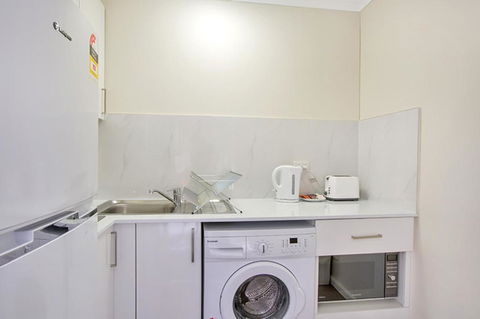 Renovated Stylish Studio - Accommodation Cairns 3