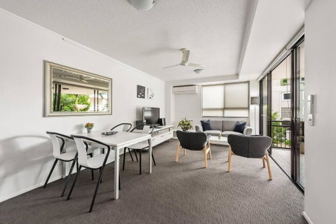 Resort Living - 10mins CBD - 2Bed / 2Bath / 1Car - Accommodation Cairns 0
