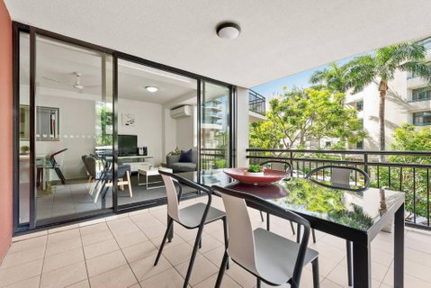 Resort Living - 10mins CBD - 2Bed / 2Bath / 1Car - Accommodation Cairns 2