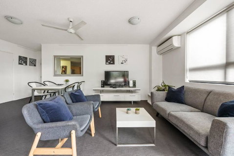 Resort Living - 10mins CBD - 2Bed / 2Bath / 1Car - Accommodation Cairns 3