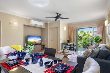 Resort Splendor - Top Floor Apartment In Cairns One with Accommodation Cairns