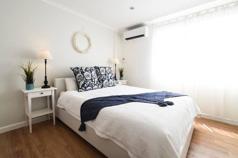 Resort-style Coastal Living With Balcony & Pool - Accommodation Cairns 1