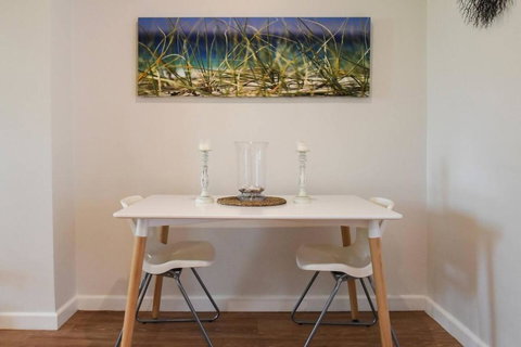 Resort-style Coastal Living With Balcony & Pool - Accommodation Cairns 2