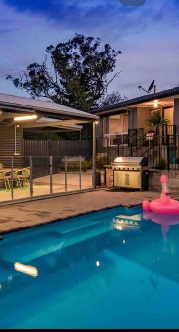 Resort Style Home Pool Spa Sauna - Accommodation Cairns 3