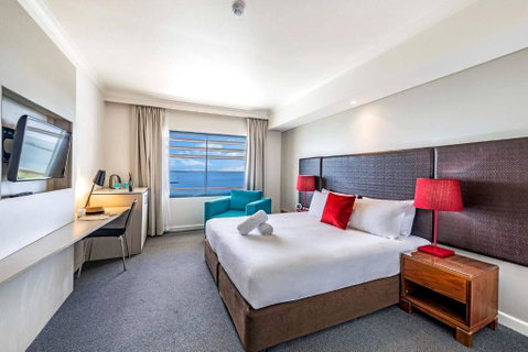 Resort Style King Pad With Sparkling Sea Views - Accommodation Cairns 0