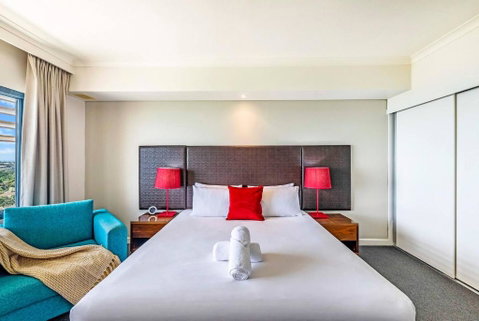 Resort Style King Pad With Sparkling Sea Views - Accommodation Cairns 3