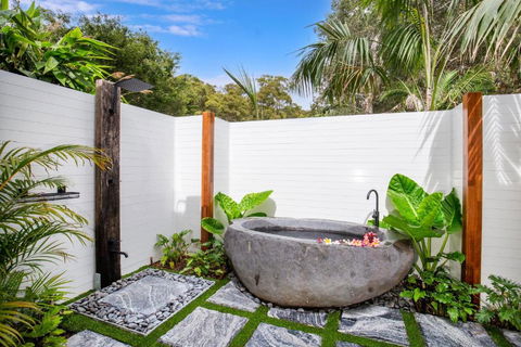 Rest Pet Friendly With Outdoor Bath 3 Mins Walk To Beach - Accommodation Cairns 0