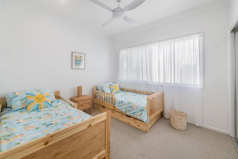 Retreat In The Heart Of Alex - 3BR Sleeps 11, Pool - Accommodation Cairns 3