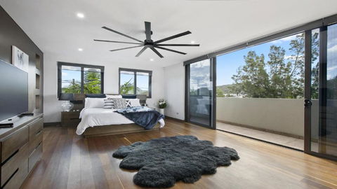 Riptides Booker Bay -Waterfront Apartment, Walk To Shops & Cafes - Accommodation Cairns 2