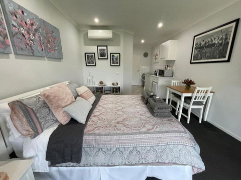 River Gardens Axedale Pet Friendly Farmstay B&B - Accommodation Cairns 2