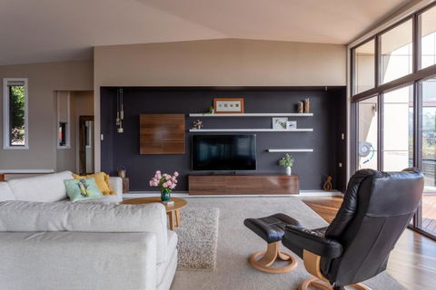 River Haven Serene Spacious With River Views - Accommodation Cairns 2