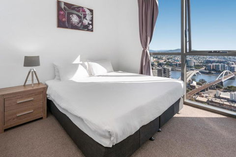 River-View Unit With Rooftop Pool Near Museums - Accommodation Cairns 3