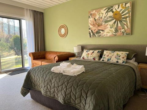 Riverbank Park MOTEL - Accommodation Cairns 0