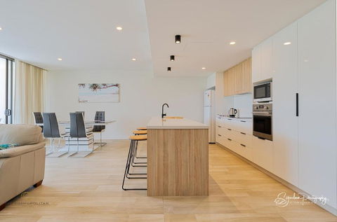 RIVERFRONT BREEZE @ The Cosmopolitan Unit10307 - Accommodation Cairns 0