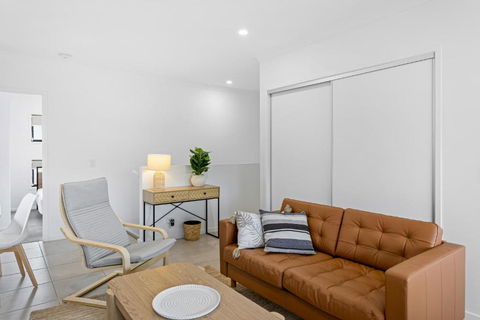Riverside 3-Bed Home With Study Nook And BBQ - Accommodation Cairns 1