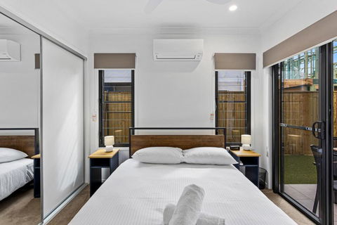 Riverside 3-Bed Home With Study Nook And BBQ - Accommodation Cairns 2