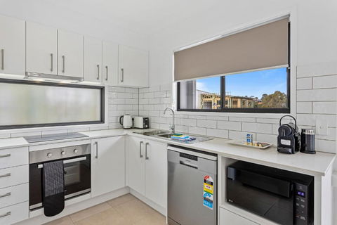 Riverside 3-Bed Home With Study Nook And BBQ - Accommodation Cairns 3
