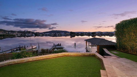 Riverside Retreat - Absolute Waterfront - Accommodation Cairns 1