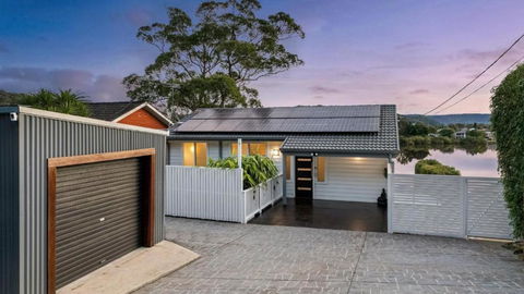 Riverside Retreat - Absolute Waterfront - Accommodation Cairns 2