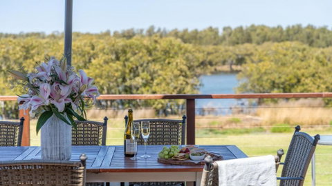 Riverside Retreat, Coolangatta, Near Seven Mile Beach - Accommodation Cairns 2