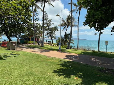 Residential Two-bedroom Unit On The Strand, Self-check In, Wi-fi - Accommodation Cairns 1