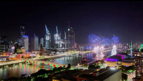 Riverview Haven Prime Spot For NY Fireworks - Accommodation Cairns 2
