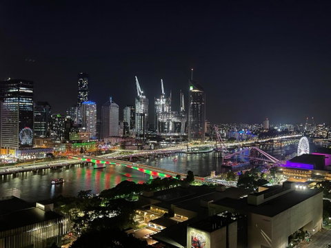 Riverview Haven Prime Spot For NY Fireworks - Accommodation Cairns 1