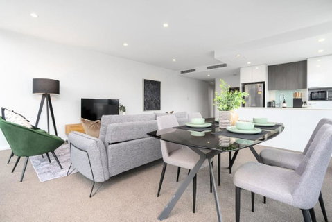 Roomy 2BR 2BA City-Centre Apt - Accommodation Cairns 1