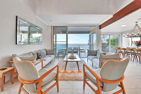 Royal Retreat Peaceful Lakefront - Accommodation Cairns 1