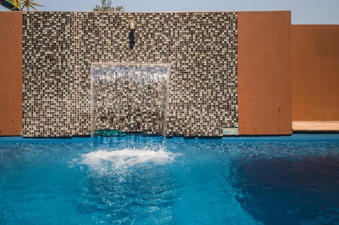 Rocky Resort Motor Inn - Accommodation Cairns 3