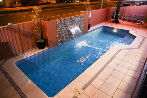 Rocky Resort Motor Inn - Accommodation Cairns 2