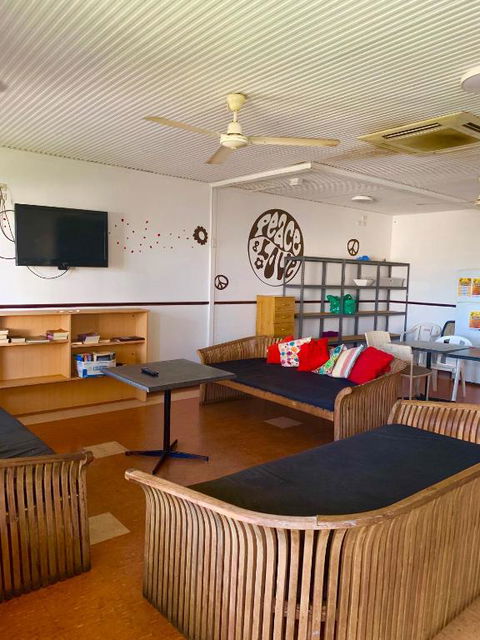 Roey Backpackers And Party Bar - Accommodation Cairns 3