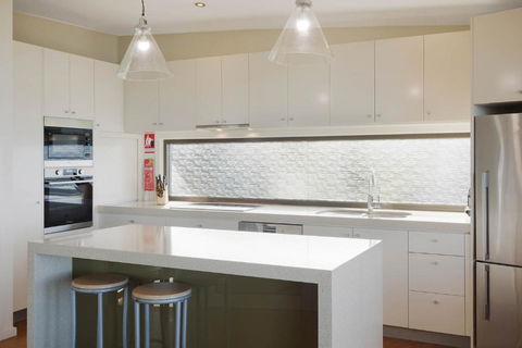 Rolling Waves 3 - Beach Access & Pet Friendly! - Accommodation Cairns 3
