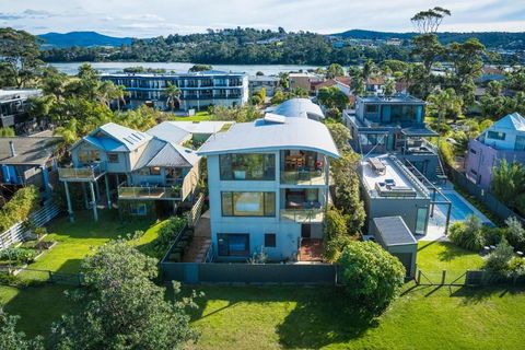 Rolling Waves 3 - Beach Access & Pet Friendly! - Accommodation Cairns 1