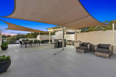 Rooftop Island Sunsets - Accommodation Cairns 0