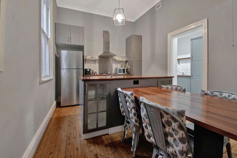 Rose Cottage - Stroll To CBD, Leafy Setting - Accommodation Cairns 1