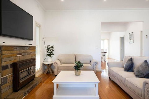 Rosebud Reset - A Beachside Group Getaway - Accommodation Cairns 1