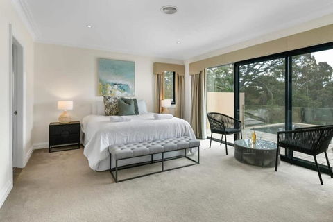 Roselawn Retreat - Pool, Incredible Views, Sleeps 8 - Accommodation Cairns 2