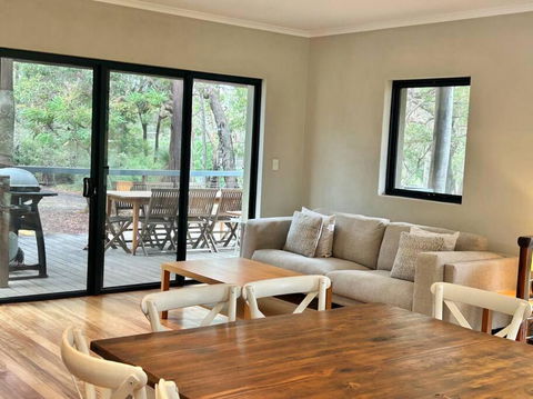 Rosella - Bushland Hideaway - Accommodation Cairns 0