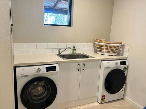 Rosella - Bushland Hideaway - Accommodation Cairns 2