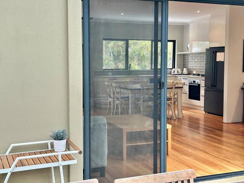 Rosella - Bushland Hideaway - Accommodation Cairns 3