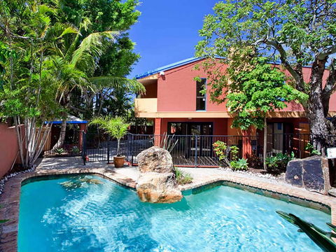 Ross Cres Spacious Private Beach House - Accommodation Cairns 0