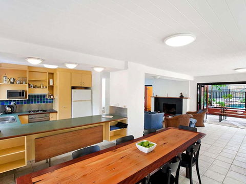 Ross Cres Spacious Private Beach House - Accommodation Cairns 3