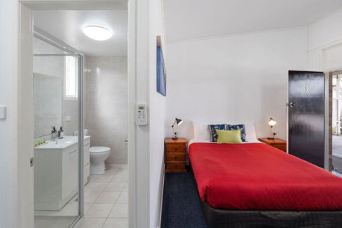 Royal Motel Tenterfield - Accommodation Cairns 1