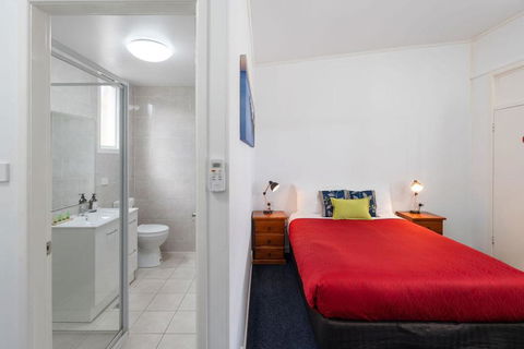 Royal Motel Tenterfield - Accommodation Cairns 0