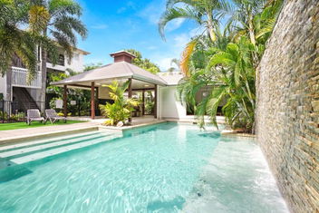 Royal Pavillions City Escape with Accommodation Cairns