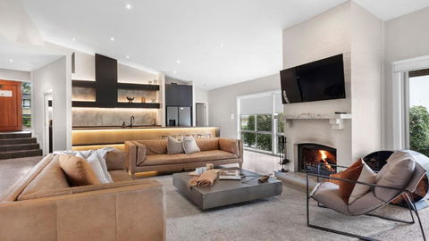 RUST - Accommodation Cairns 0