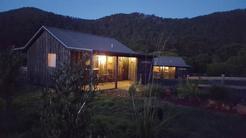 Rustic Hut Bush Retreat - Accommodation Cairns 1