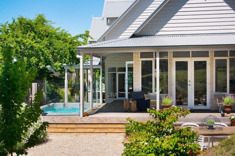 Sades - Accommodation Cairns 0
